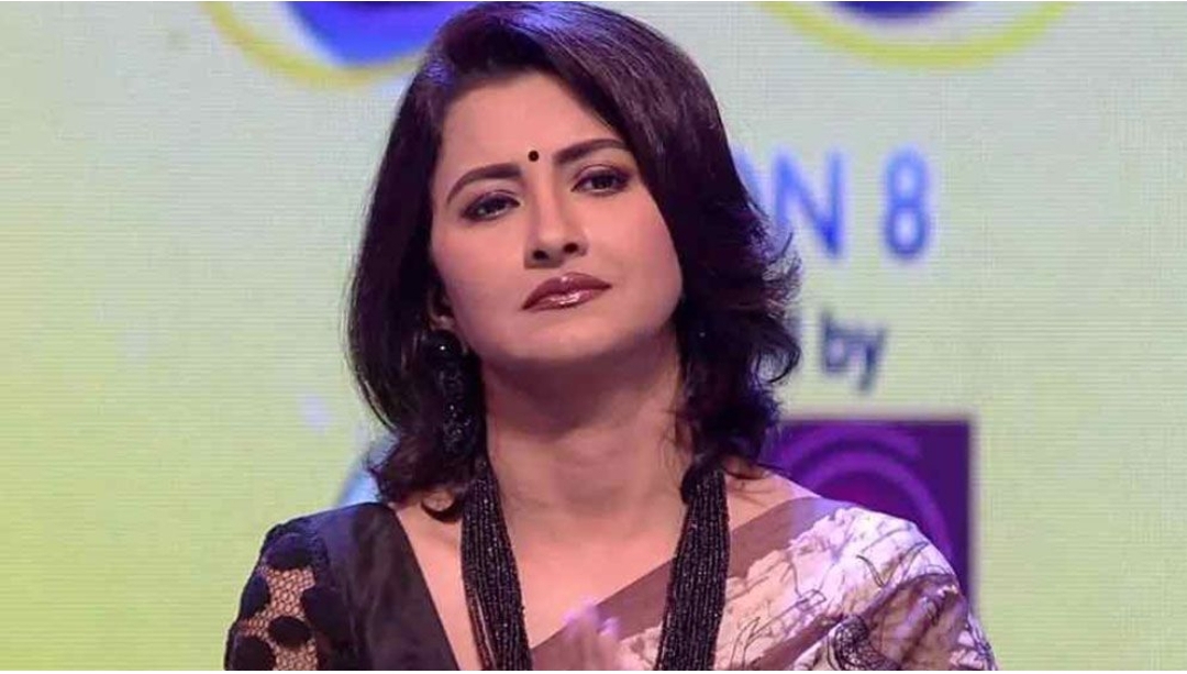 সাংবাদিকদের মুখোমুখি হয়ে এ অভিনেত্রী বলে বসেন