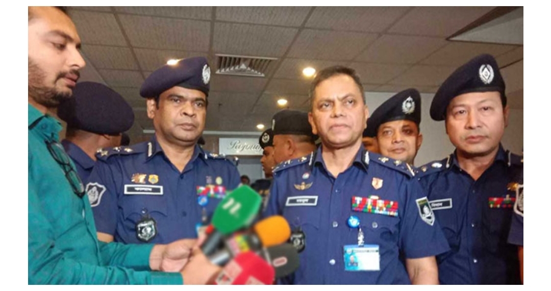 আইজিপি ময়নুল ইসলাম জানান, দুর্গাপূজায় নিরাপত্তার ঝুঁকি নেই