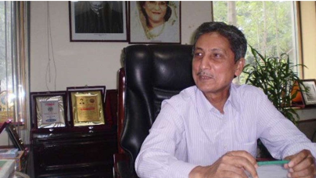 এ পদে দফায় দফায় মেয়াদ বাড়িয়ে ১০ বছর ছিলেন তিনি