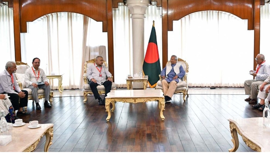 ইউনূসের সঙ্গে সংলাপে রাজনৈতিক দলগুলো দ্রুত নির্বাচনি রোডম্যাপ চেয়েছে