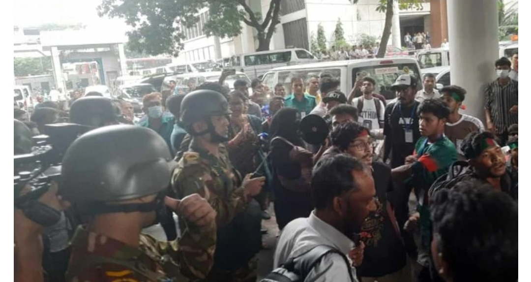 শিক্ষার্থীসহ ৭০ জনের বিরুদ্ধে মামলা সচিবালয়ে ঢুকে পড়ার ঘটনায়