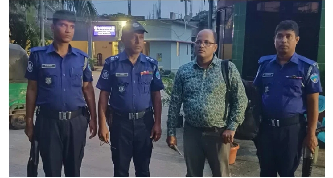 এস আলম গ্রুপের এক কর্মকর্তাকে আটক করেছে আখাউড়া ইমিগ্রেশন পুলিশ