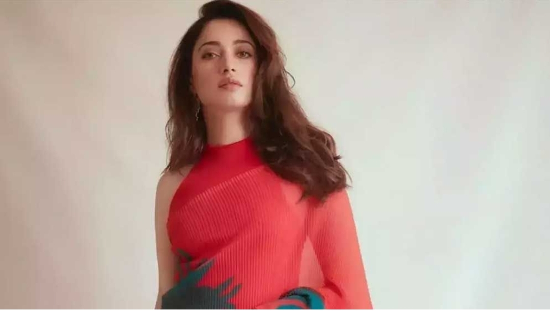 যেখানে কোমর দুলিয়ে নাচেন তামান্না ভাটিয়া