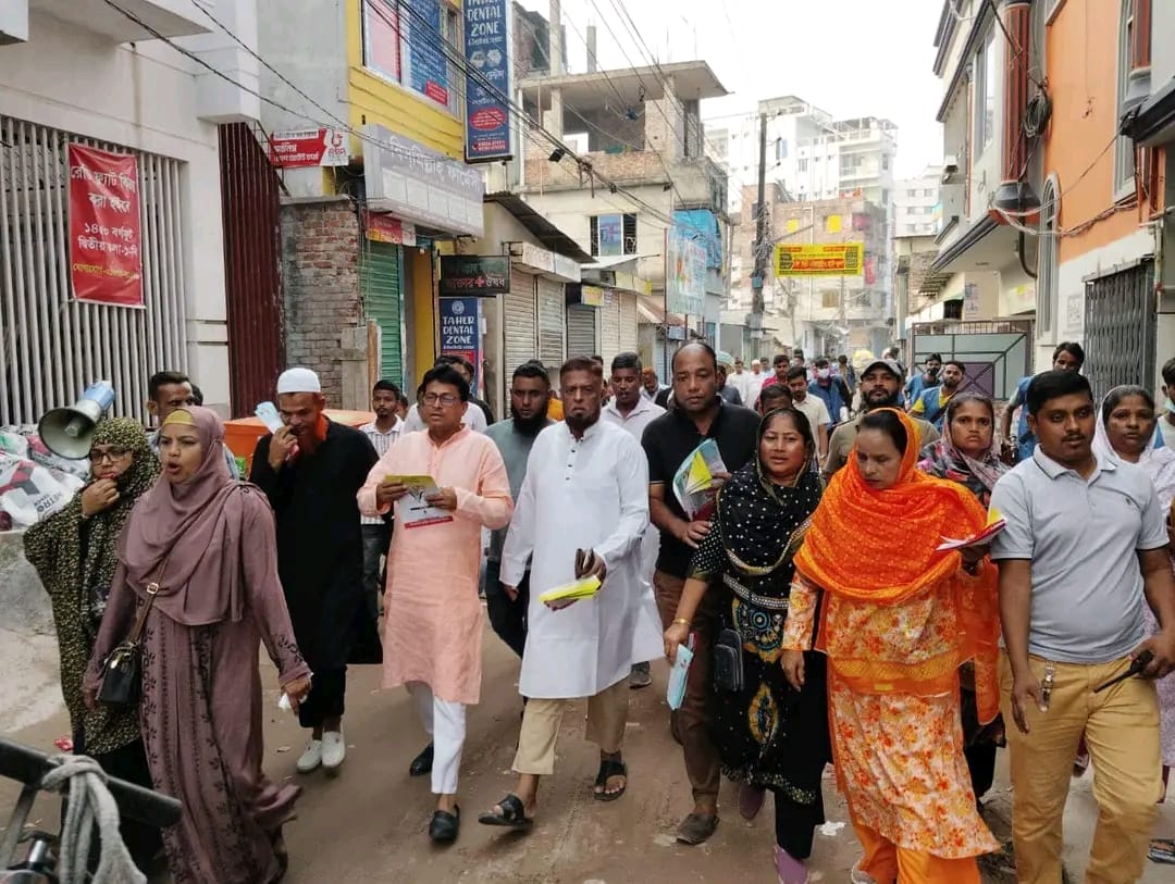 ডেঙ্গু প্রতিরোধে উত্তরায় বিএনপির লিফলেট বিতরণ কর্মসূচি