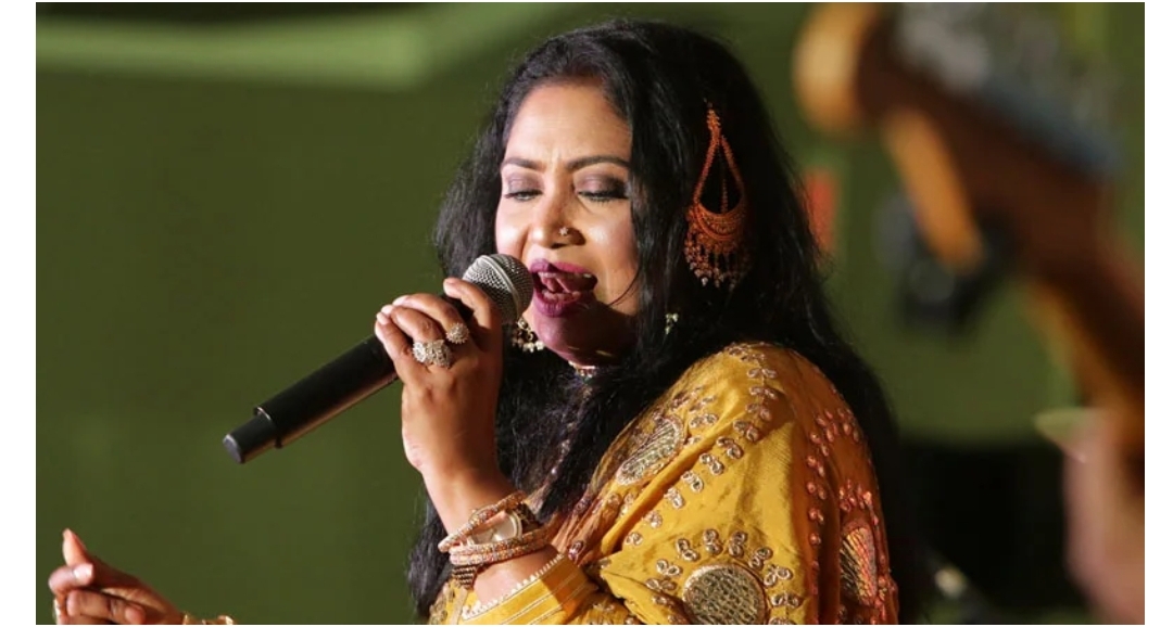 দীর্ঘ আট বছর পর যুক্তরাষ্ট্র থেকে দেশে ফিরছেন :বেবী নাজনীন