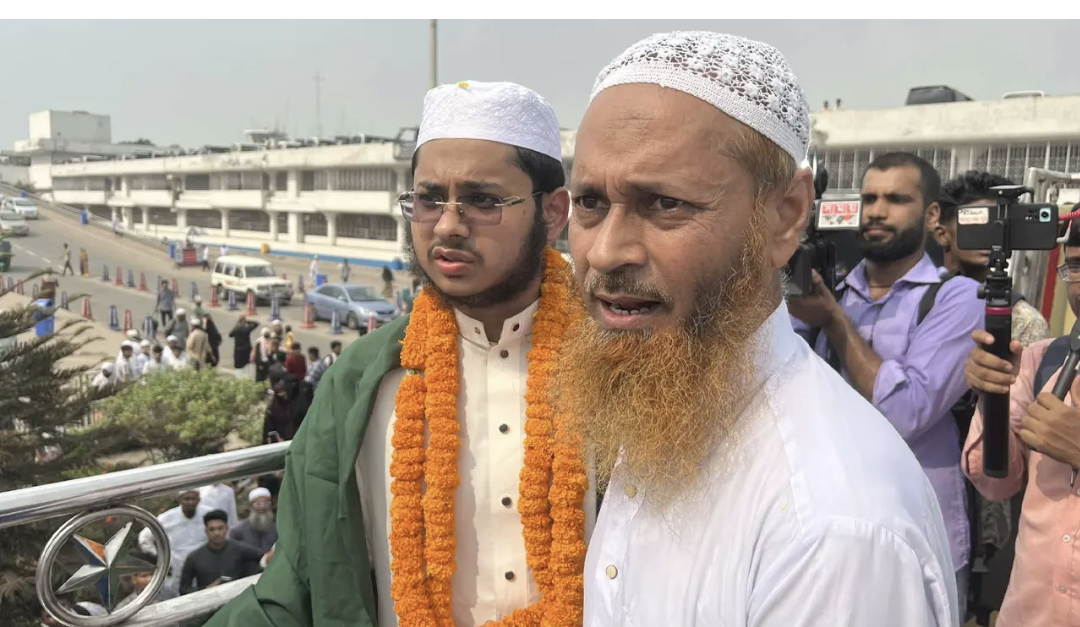 প্রতিযোগিতায় প্রথম হয়ে দেশে ফিরেছেন হাফেজ মুয়াজ মাহমুদ