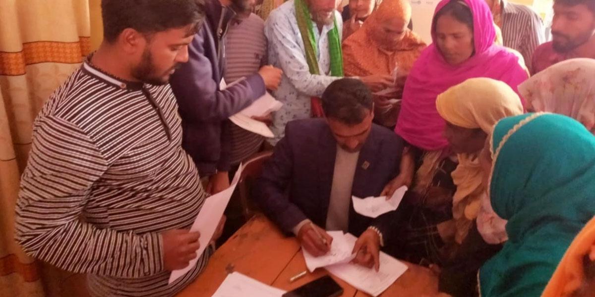 চেয়ারম্যানকে বাড়ি থেকে তুলে আনলেন নারীরা, তালা ভেঙে বসালেন পরিষদে