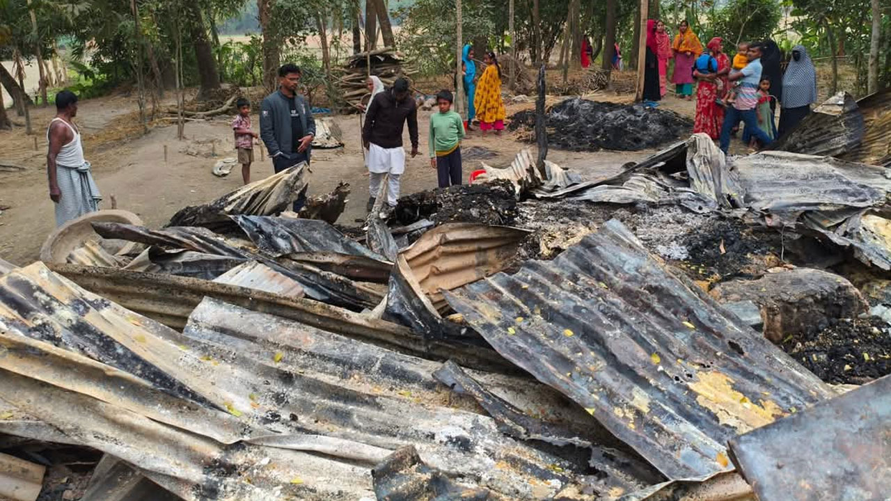 রান্নাঘরের আগুন কেড়ে নিলো স্বামী-স্ত্রীর প্রাণ