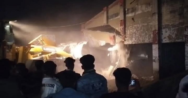 জামালপুরে গুঁড়িয়ে দেওয়া হলো আ.লীগের অফিস