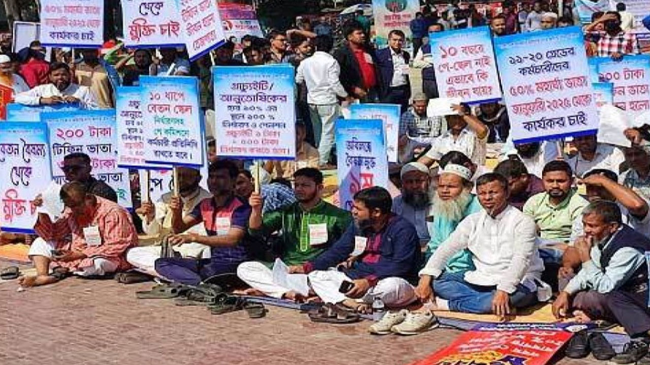 সরকারি কর্মচারী ঐক্য পরিষদের নেতাদের ডেকেছেন প্রধান উপদেষ্টা