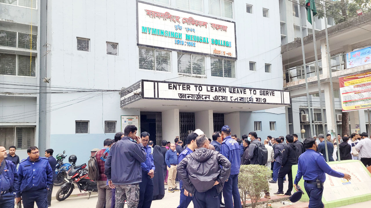 মমেকে শিবির-ছাত্রদলের পাল্টাপাল্টি ধাওয়া, পুলিশ মোতায়েন
