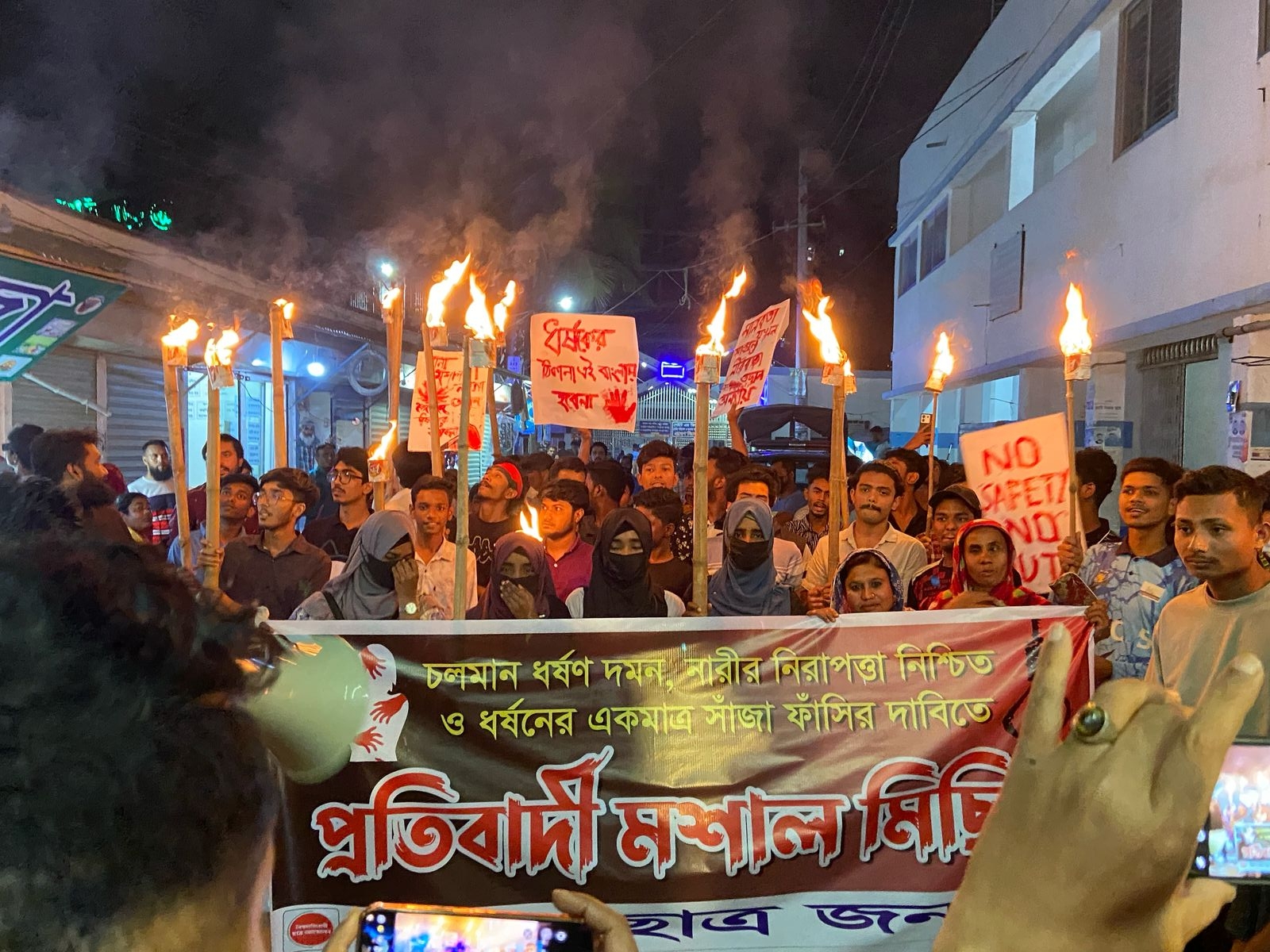 ধর্ষকদের শাস্তির দাবিতে উত্তরখানে মশাল মিছিল