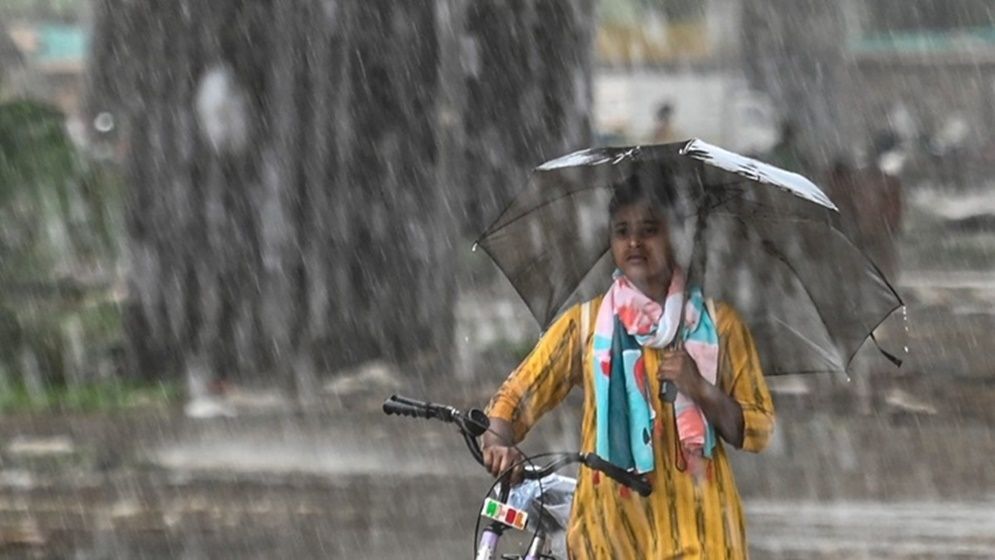 দুপুরের মধ্যে ঢাকাসহ যেসব জেলায় ঝড়বৃষ্টির আভাস
