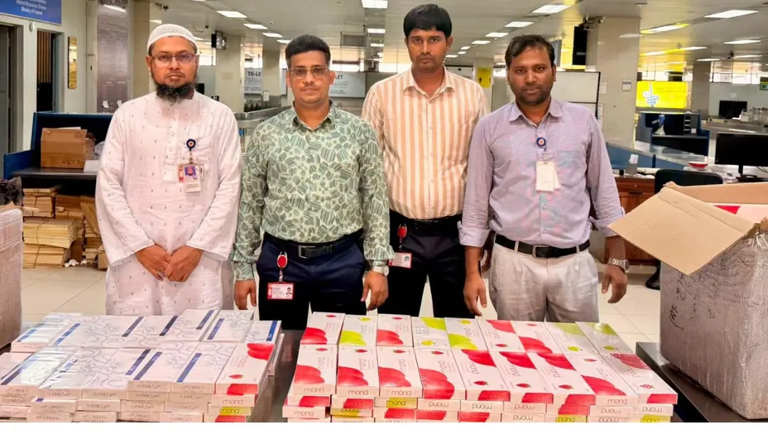 দুবাই থেকে আনা ৬৫ লাখ টাকার কর ফাঁকির সিগারেট জব্দ