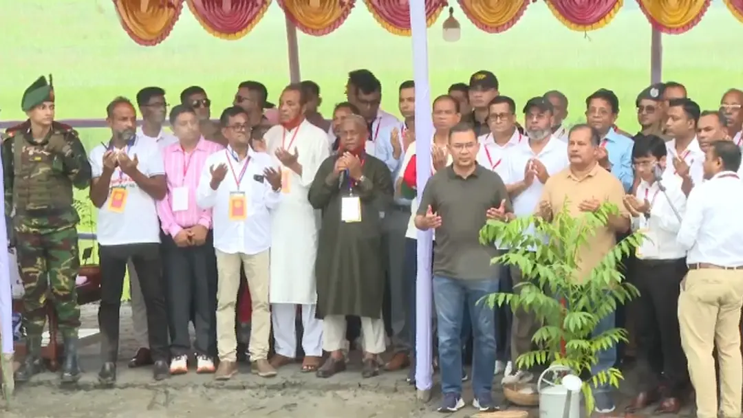 বরিশাল পৌঁছেছেন প্রধানমন্ত্রী, অংশ নিলেন বৃক্ষরোপণ কর্মসূচিতে